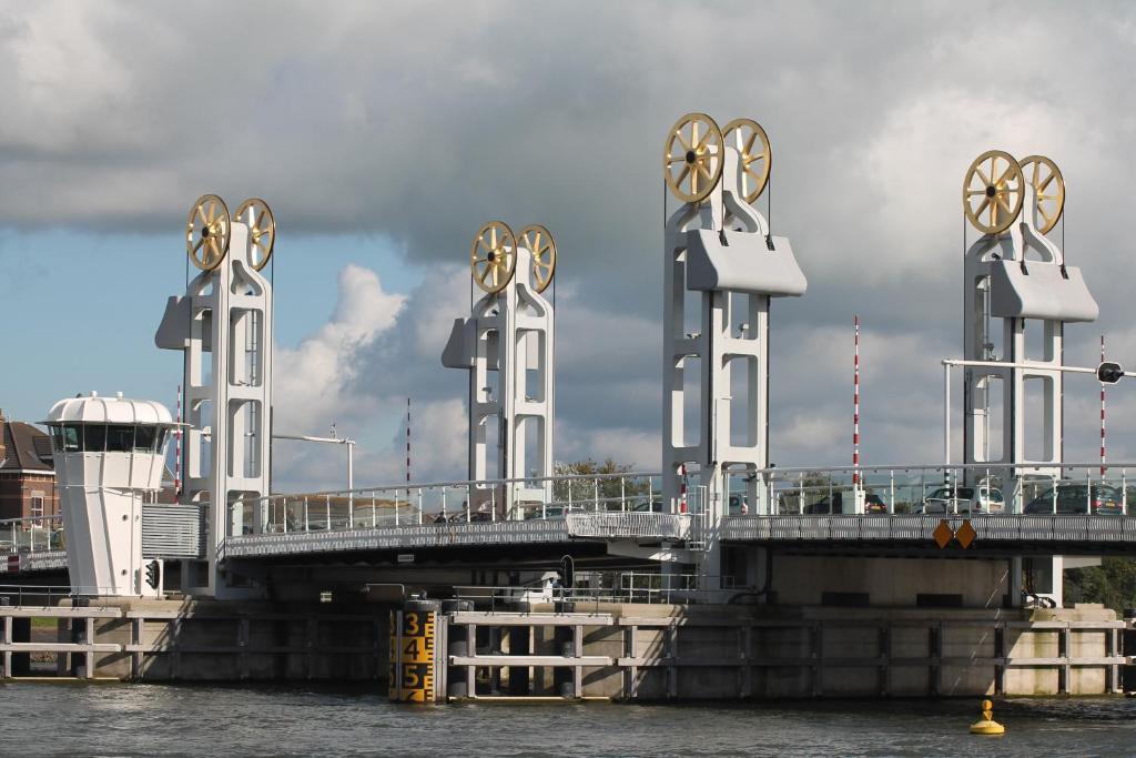 Hotel Van Dijk カンペン エクステリア 写真
